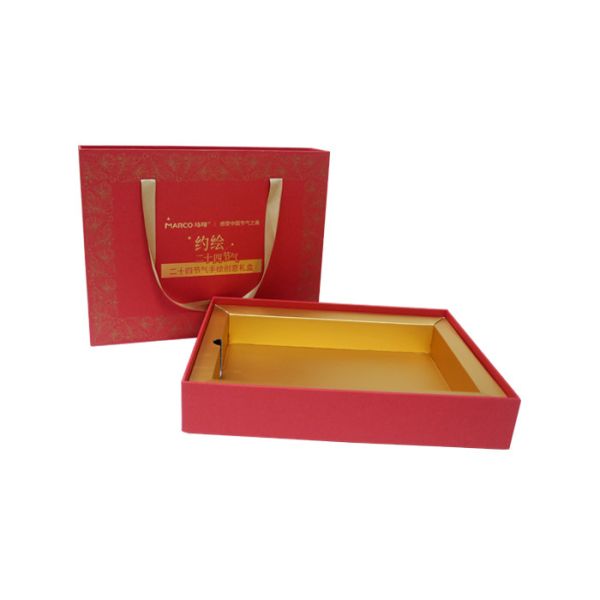Red Corrugated Packaging Box , Gift Box With Ribbon Handle 40x33x11cm