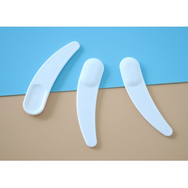 Customized White 53mm Plastic Cosmetic Spatula For Cream Jars