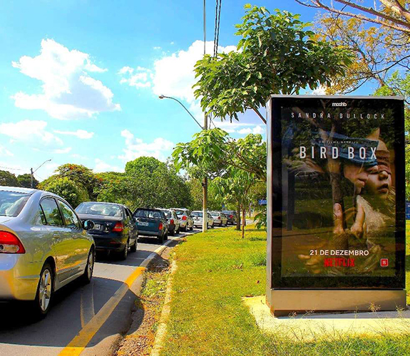 Touch Screen Advertising Player Outdoor Stand Alone Signage for Bus Shelter