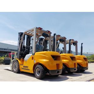 Buy cheap 3.5t Diesel Forklift with Pneumatic Tires and 2060mm Turning Radius from wholesalers