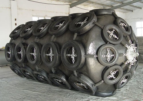 CCS Length 2000mm Polyurethane Floating Foam Filled Fenders For LNG Ships