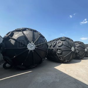 China Aging Resistant Rubber Marine Fender , Floating Pneumatic Fenders For Ships ISO17357 on sale