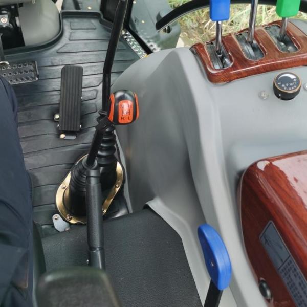 Gear Agricultural Tractor 130HP Smooth Operation Farming Machine Tractor