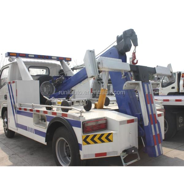 Remote Control Platform Road Wrecker Recovery Truck With Crane 99km/h