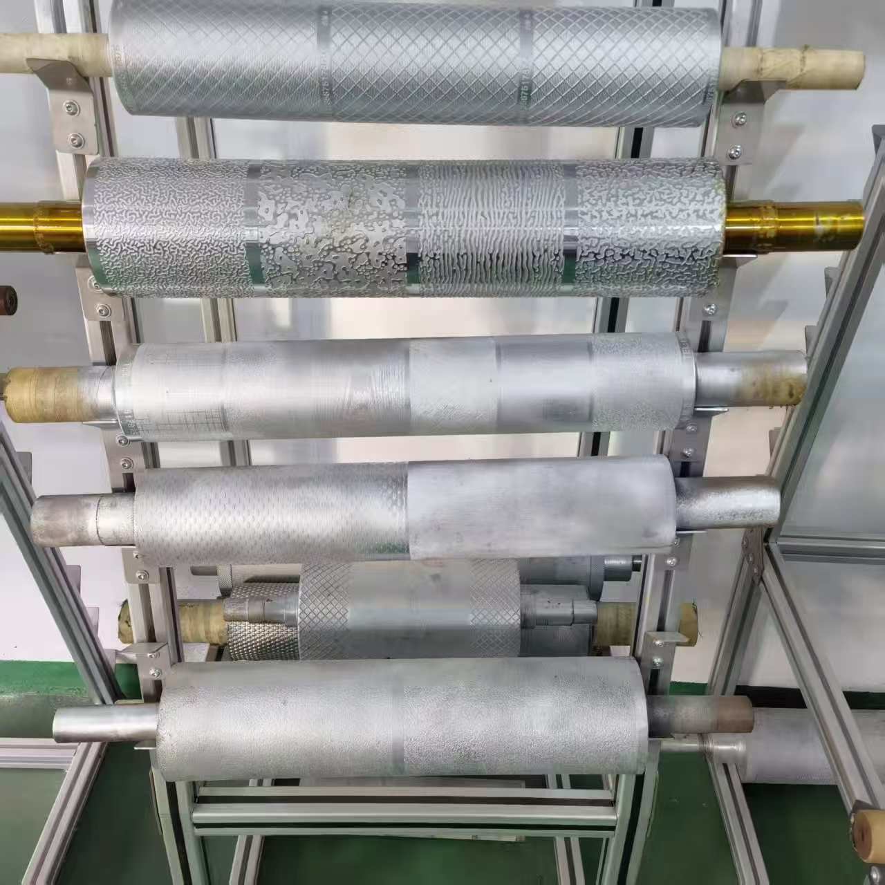China Long Service Life and High Surface Hardness HV1100/HRC62 for Embossing Hardened Roller Efficiency wholesale