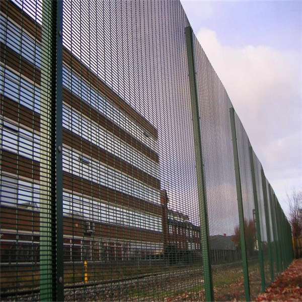 358 high security wire fence 3607 height x 2515 width mesh 12.70mm*76.20mm
