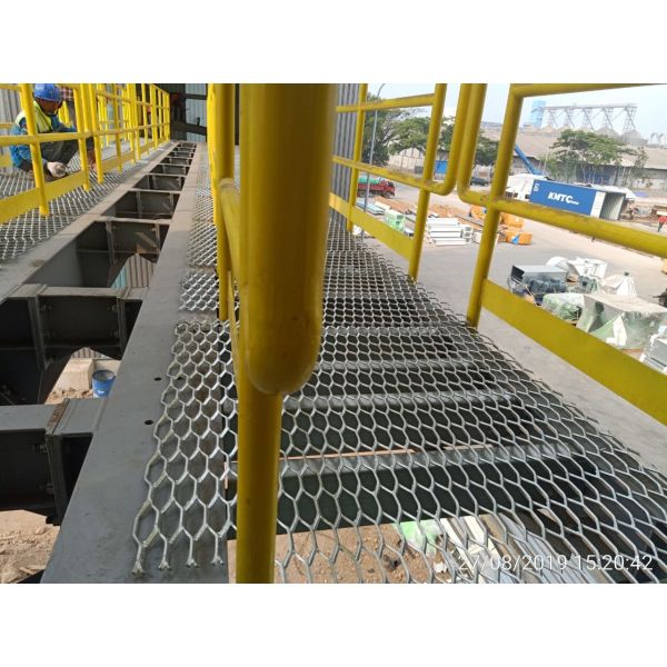 2-8mm Expanded Galvanized Steel Mesh For Walkway slip resistance