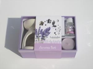 China Ivory lavender fragrance scented tealight candle and candle warmer SPA gift with printed label packed into gift box wholesale