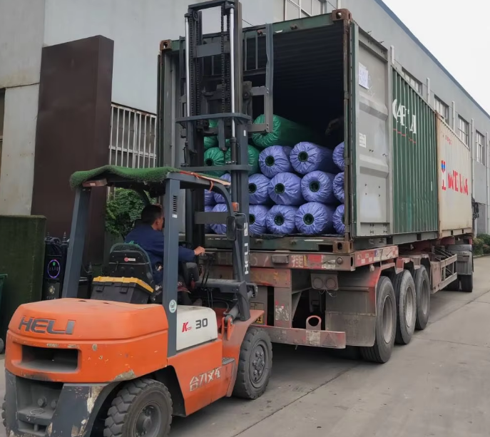 Service Life Above 8 Years Garden Artificial Grass Turf 18900 Density 100% Drainage Capacity