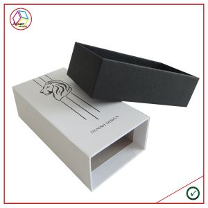 China Customized Rectangular Cardboard White Box For Gift Packaging wholesale