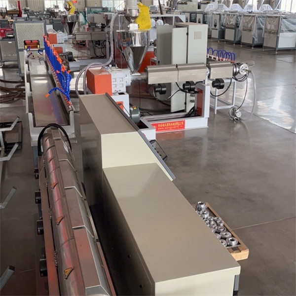 PVC Single Screw Extruder Machine High Effiency PVC Tube Extrusion Line