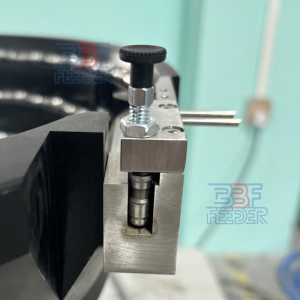 1500W Professional Metal Parts Screw Vibratory Bowl Feeder 220V 50HZ / 110V 60Hz Voltage