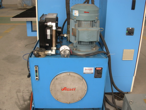 Hydraulic CNC Turret Punching Machine 60 m/min With FANUC System