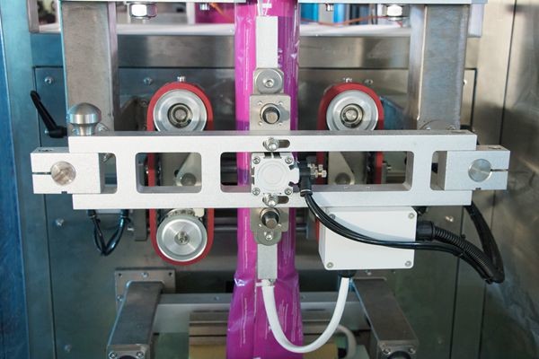 Automatic Potato Chips Packing Machine Manufacturer,automatic packing machine for popcorn, peanuts, beans, rice, etc