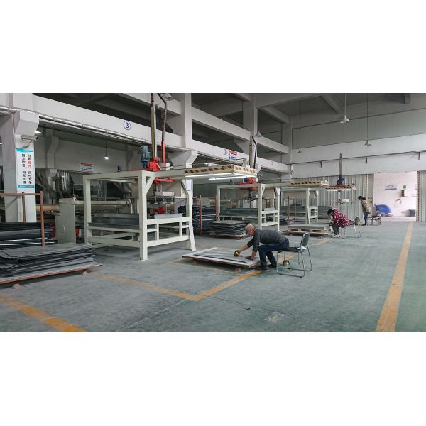 Waterproof Wood Veneer SPC Floor Click Installation Type Vinyl Plank Flooring for Oak