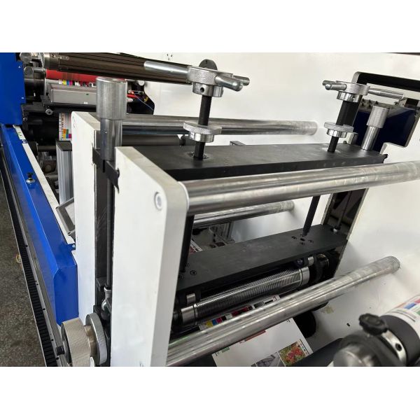 High Speed Automatic 4 6 8 Color Flexo Roll To Roll Sticker Lable Printing Machine With Video Camera