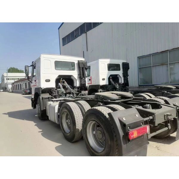 10tires Tractor Truck Heavy Duty Trailer Head Tractor Trucks Tire Design Radial HOWO 6X4