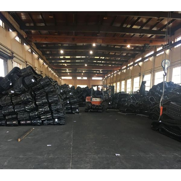 High Running Speed Mini Rubber Tracks , Lightweight Mini Excavator Tracks