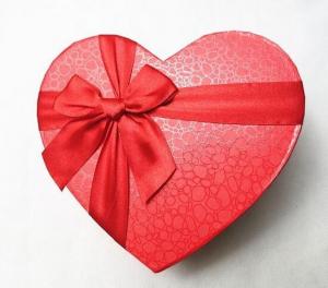 China 9 Grids Rigid Chocolate Box Heart Shape Red Color For Gift Packaging on sale