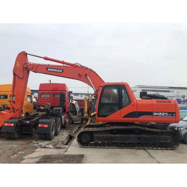 Used Doosan 225 Used Crawler Excavator Doosan DH 140 150 220 Good Condition Discount Price for Sale 1.2m3 Bucket