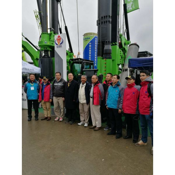 High Power 180 KW Vibroflot Equipment With Double Lock Pressure Stock Bin