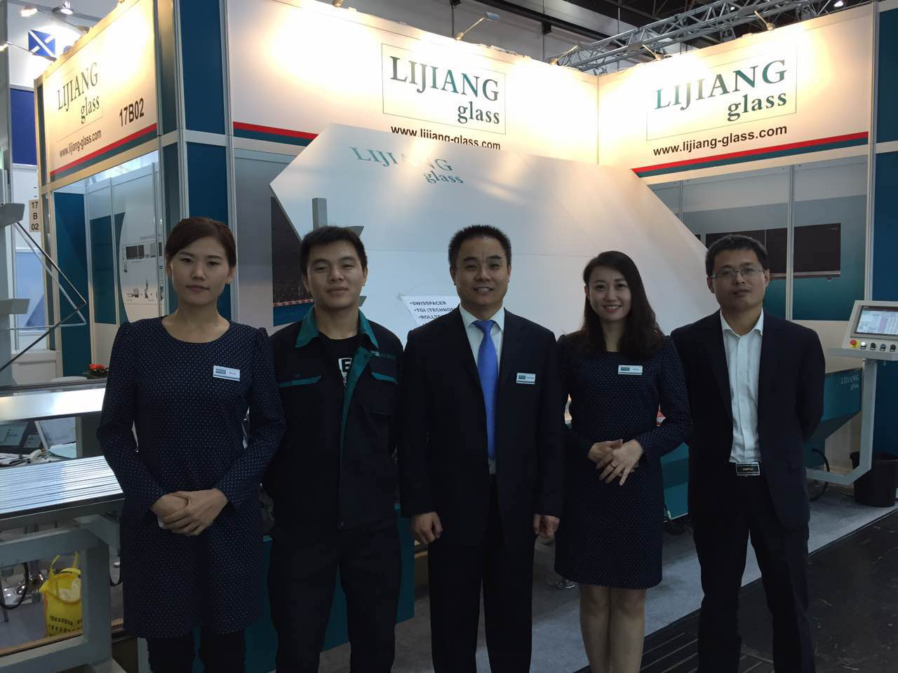 The type of LJTB01 butyl extruder machine is used for spreading aluminum spacer frames evenly with hot melt butyl