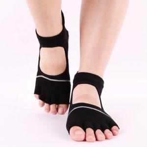 China Cotton Anti-Slip Soft Silicone Sole Dance Barre Ballet Pilates Sox Custom men Grip Yoga Socks for men wholesale
