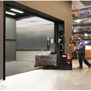 China Running Safely Fuji Cargo Elevator Warehouse Freight Elevator wholesale