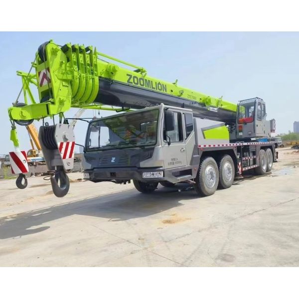 Used CRANE ZOOMLION 90ton 90% new,low hours,original brand