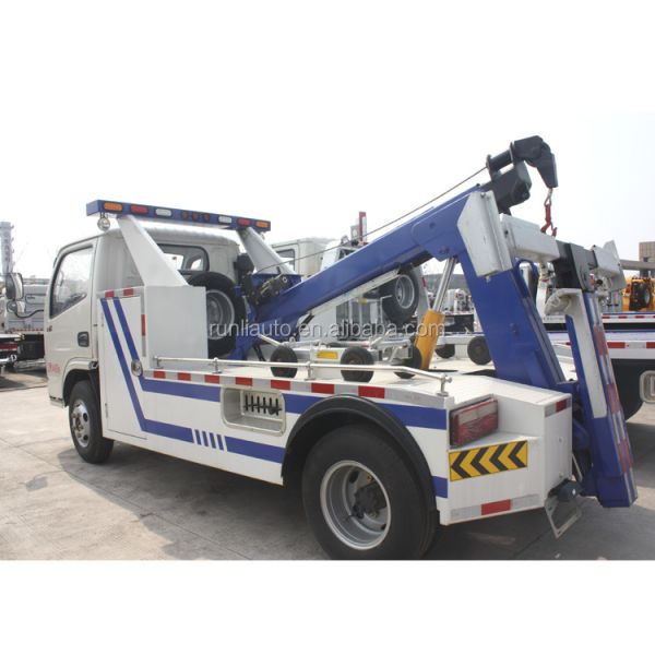 Remote Control Platform Road Wrecker Recovery Truck With Crane 99km/h